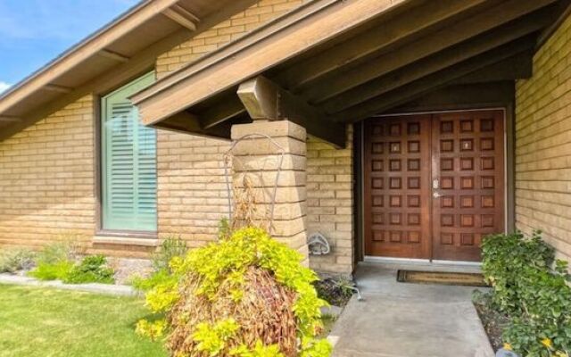 Glendale Charm by Casago