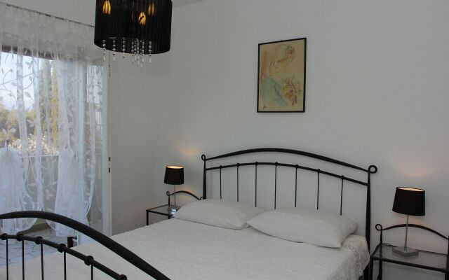 Holiday house Silvia - open pool: Supetar, Island Brac