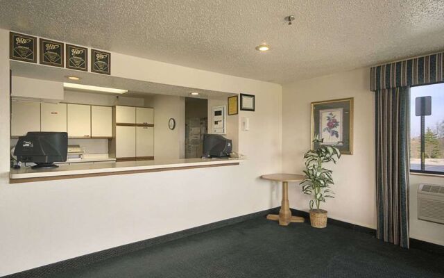 Travelodge Hudsonville