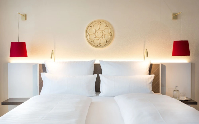 EMICHS Hotel