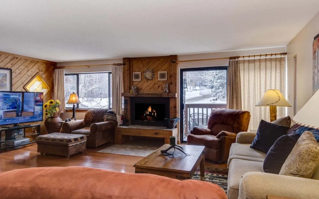 Pine Ridge Condominiums