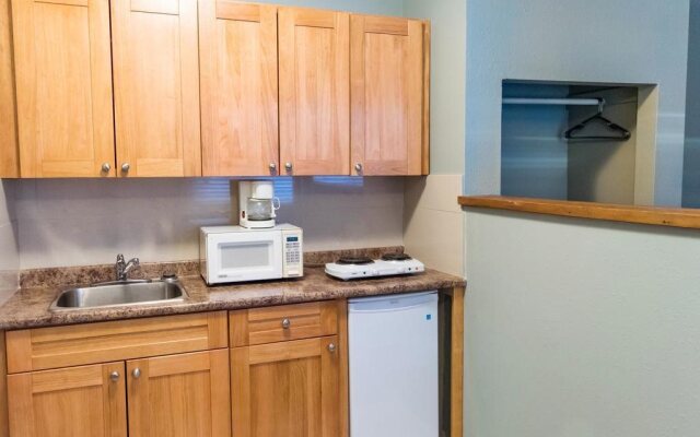 Peace River Inn & Suites