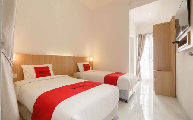 RedDoorz Plus Syariah @ Jalan Dr Sutomo Padang