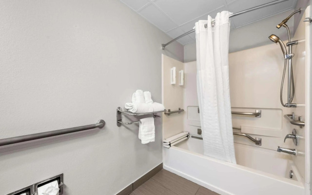 Clarion Pointe Apex – Holly Springs