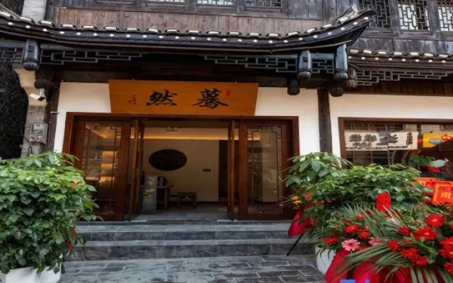 A Cloak of Misty Rain｜Moran · Neo‑Chinese Stargazing Designer Homestay (Chadong Scenic Spot) – Exterior – Xiangxi
