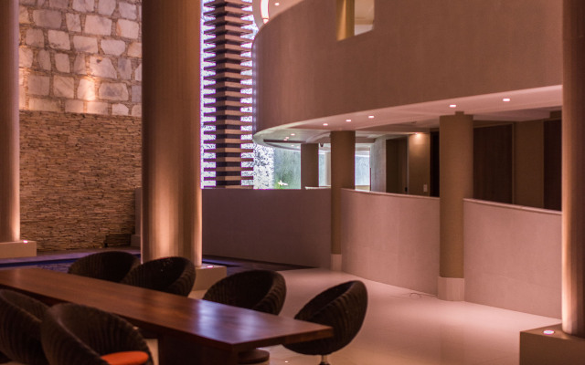 Vogal Luxury Beach Hotel & Spa