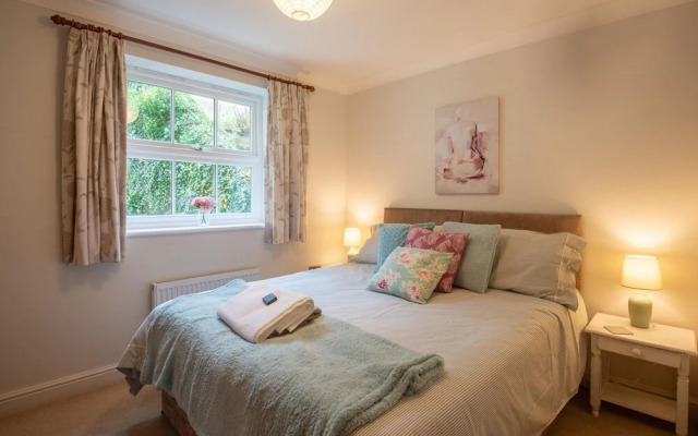 Modern 2-Bed Flat In Tavistock Centre