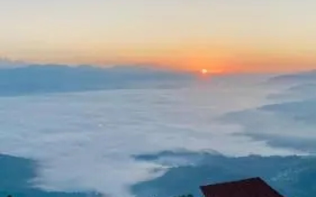 SPOT ON 393 Himalayan Sunrise