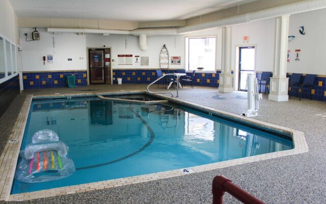 Admiralty Inn & Suites - a Red Collection Hotel