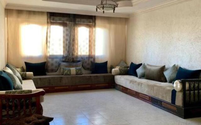 Well located apartment 2min away from the beach!!
