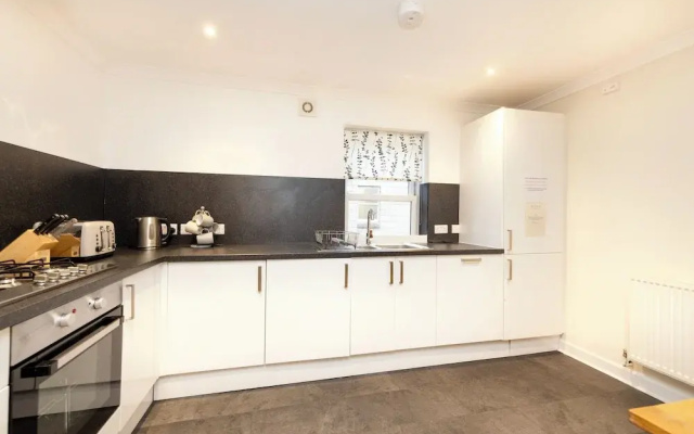 JOIVY Gorgeous Flat Near Edinburgh Castle W/ Parking