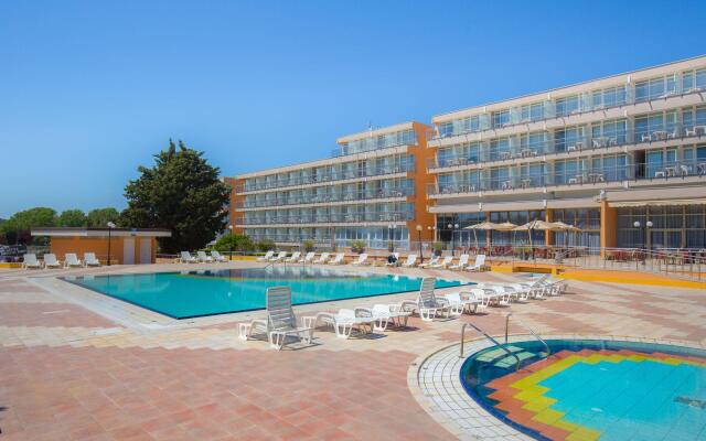 Arena Hotel Holiday