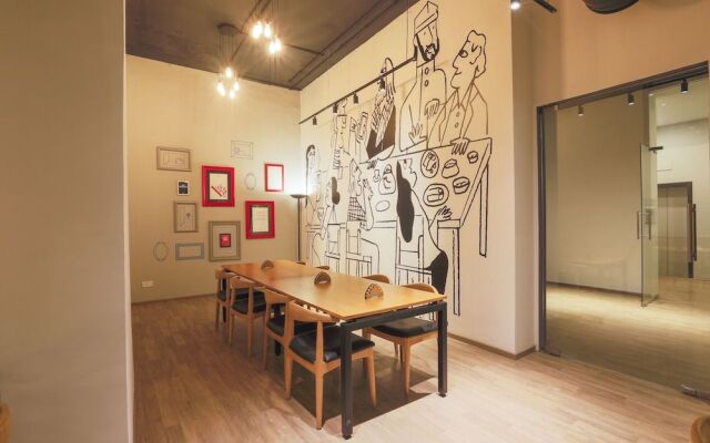 OYO Townhouse 021 Bombay Exhibition Centre