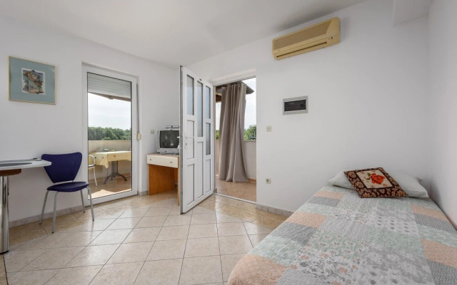 Beautiful Home in Porec With Wifi and 1 Bedrooms - Hotel in Porec - Photo 4