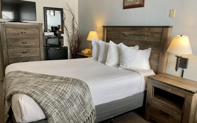 Western Riviera Lakeside Lodging