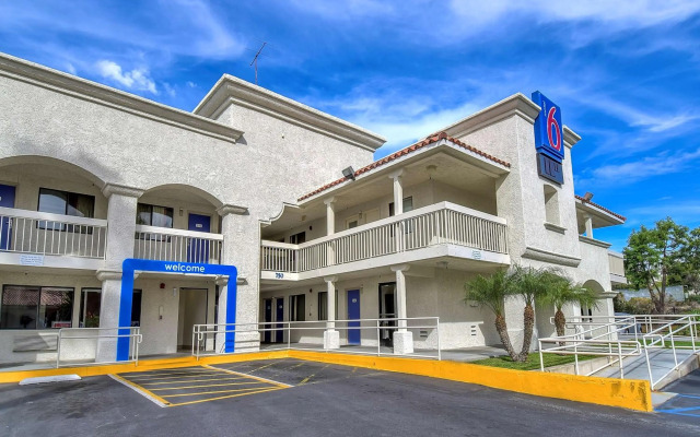 Motel 6 Carlsbad, CA Beach