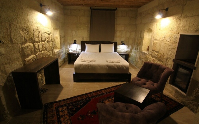 Tafana Cave & Stone Lodge