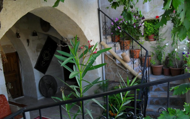 Avlu Cave House