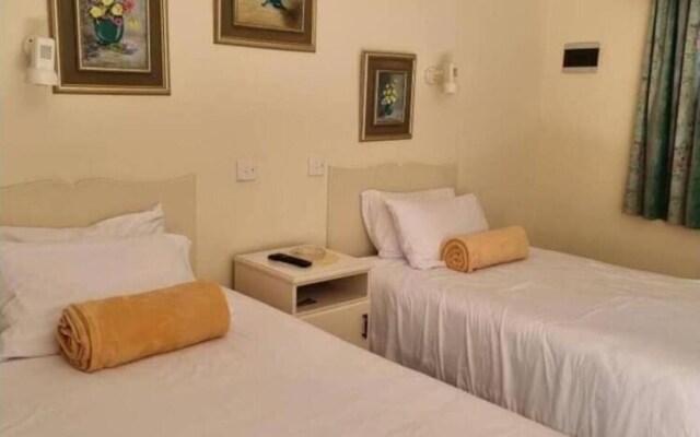 Twin Room in Hillside - 2087