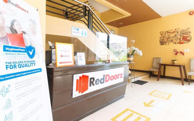 RedDoorz @ Arzo Hotel Grand Lodge