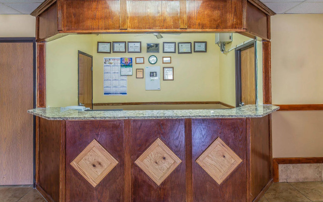 Quality Inn & Suites Salina National Forest Area