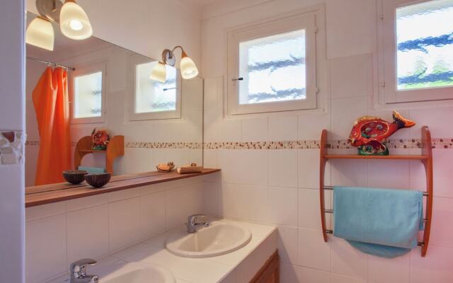 Cosy Holiday Home in CargÃ¨se Corse-du-Sud near Sea