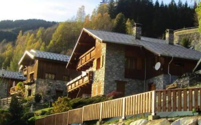 Apartment With one Bedroom in Champagny-en-vanoise, With Wonderful Mountain View, Furnished Garden and Wifi - 1 km From the Slopes