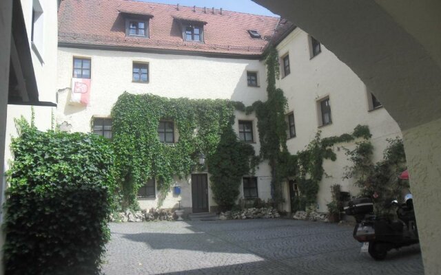 Schloss Weichs zu Regensburg mit 1-2Schlafzimmer Parkplatz Internet 60qm Zentrum