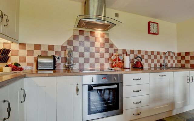 Lovely Apartment in Converted, Stone Barn Located in Tiverton