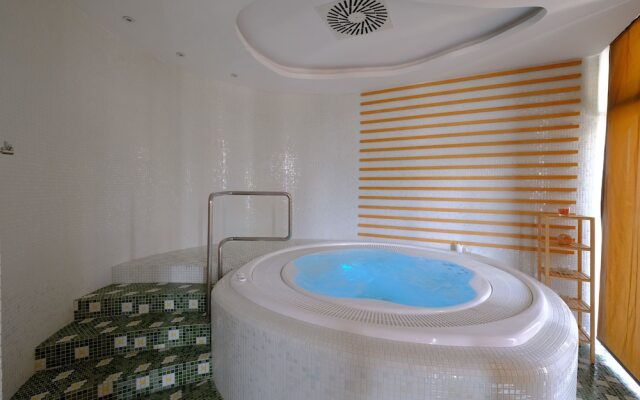 Business Hotel Astrum Laus