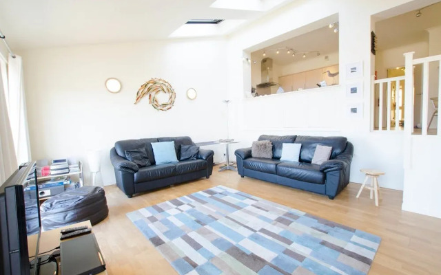 Clifton Court Apt 15 With Heated Pool