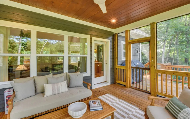 Sapphire Lakefront Cabin w/ Dock, Kayaks + Canoe!