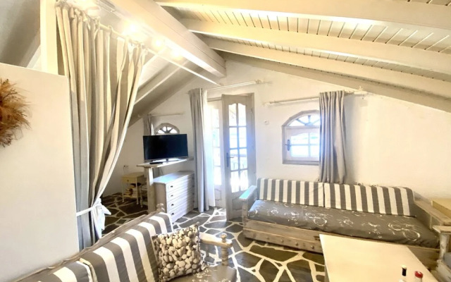 Sybota Seaside Retreat - Chique Marina Loft