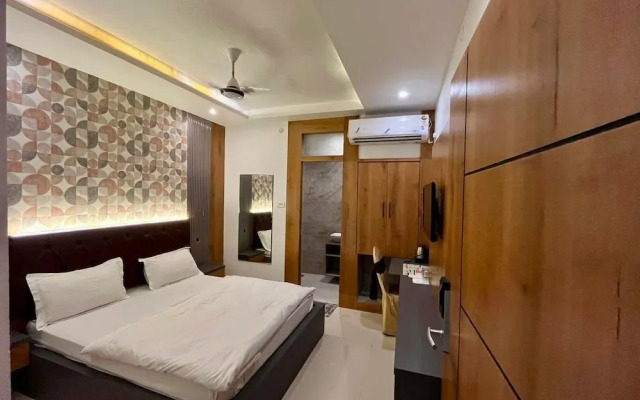 OYO 26773 Hotel Satyam Inn