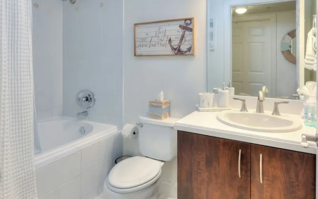 1 Bedroom Steps to Marina and CocoWalk