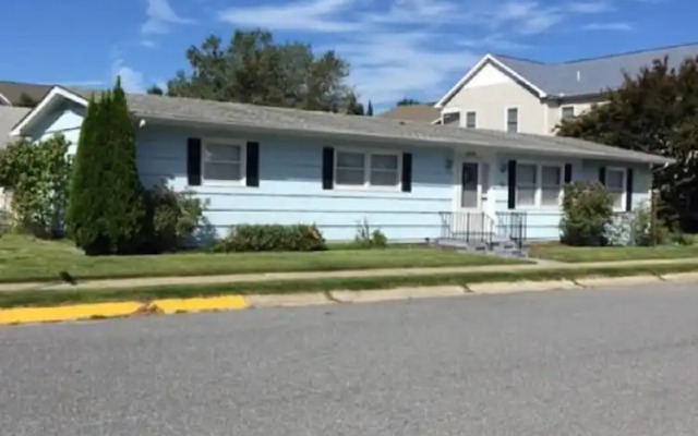 Country Club Drive 208