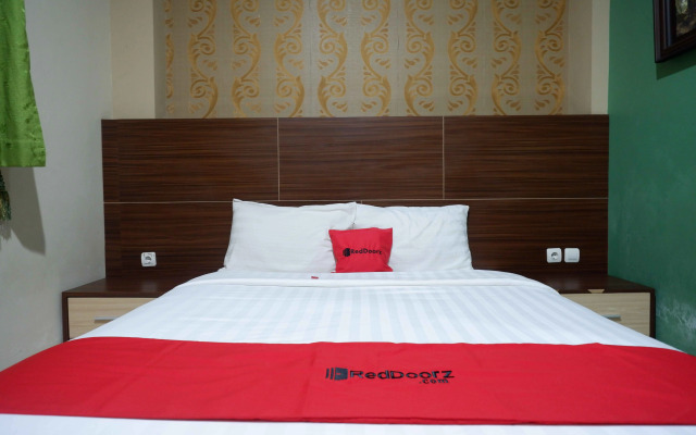 RedDoorz Plus Syariah near Laweyan Solo