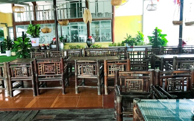 Vinh Gia Airport Lake View Hostel