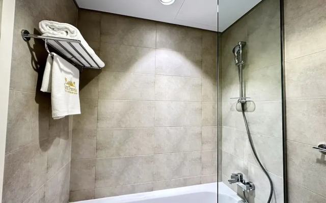 LuxBnB Paramount Midtown SeaView