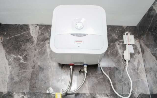 Comfy and Minimalist Studio Apartment at Tuscany Residences