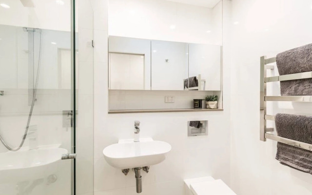 Manly Apt + Car Space 1 Minute Walk to Beach