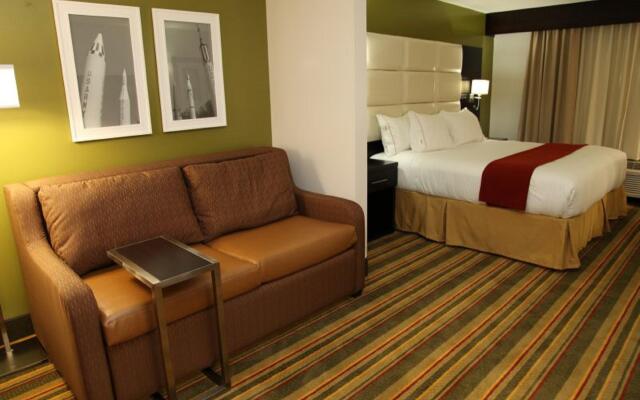Holiday Inn Express & Suites Huntsville Airport by IHG