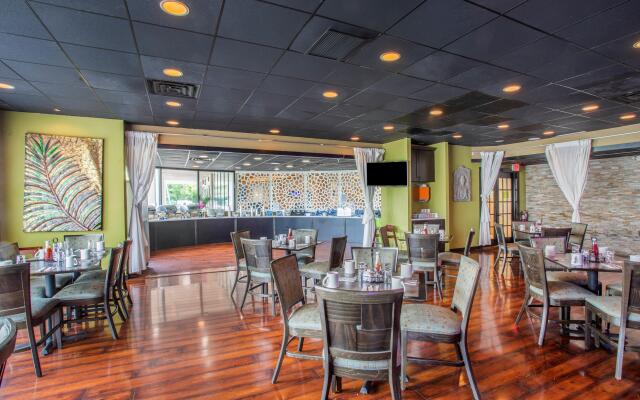 Holiday Inn & Suites Parsippany Fairfield by IHG