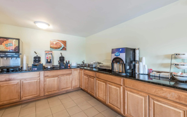 Days Inn by Wyndham Middletown/Newport Area