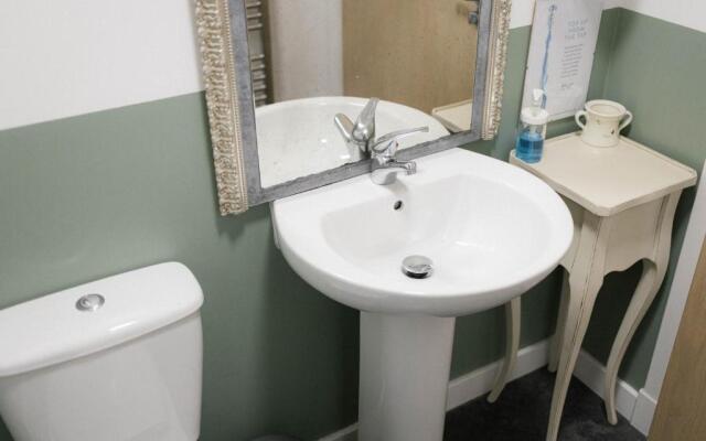 BroomHouse HomeStay