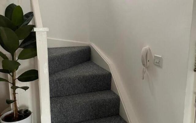 2 Bed-sleeps 7-free Parking-balcony