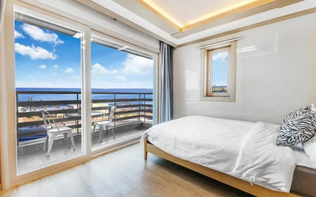 Yangyang Haettuneonchangmoon Pension