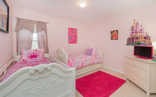 8008 King Palm Circle