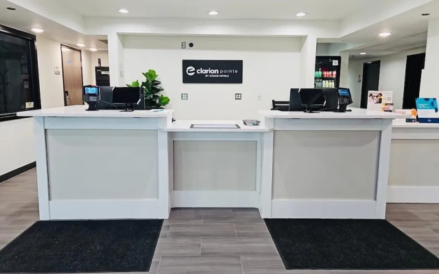 Clarion Pointe Milwaukee Airport