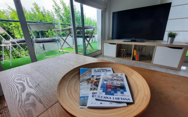 Bright near the beach & Barcelona - Apartment